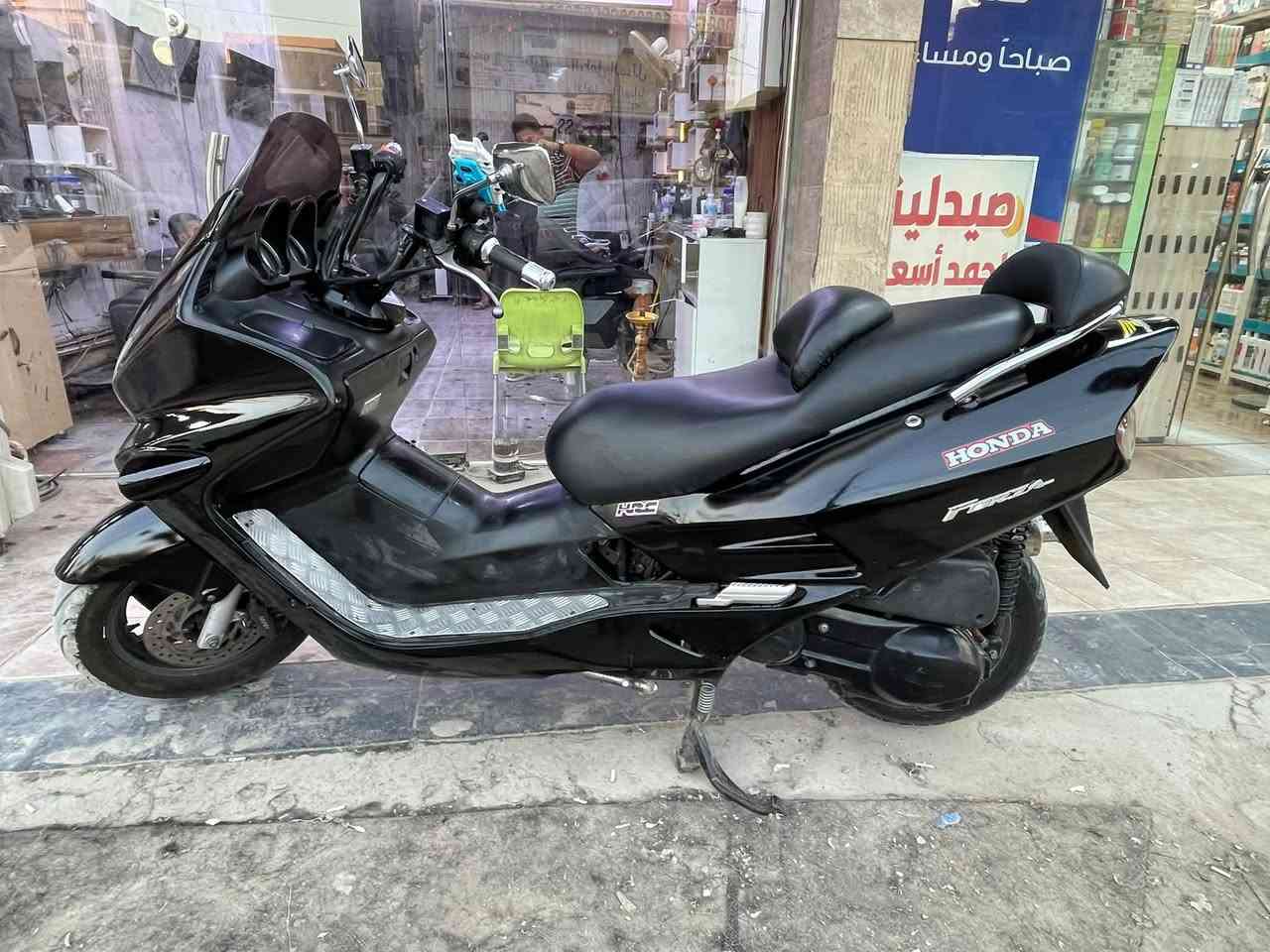 دراجة فورزا 06
الدراجة مفولة ومحرك مكفول ومكفولة سرقة 
صالنصة رياضي 
ماشيه ٢٩ 
قفلها ب مليون و٣٠٠ 
***********
مكاني بغداد الكاظميه
