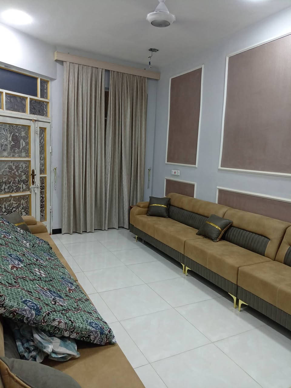 مشتمل للبيع طابو صرف منطقه حي اليرموك الثنعش الف   شارع المحطه مال ابو حيدر ا المساحة 110 السعر 65 وبي مجال ***********
