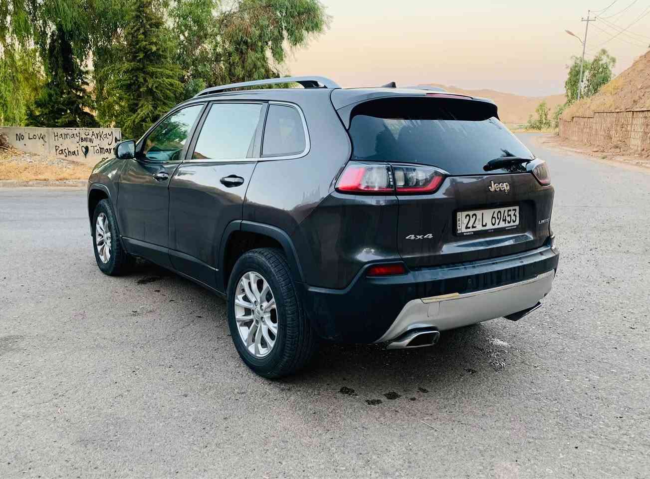 جیب چیرۆکی مۆدیل2019لیمتد فول مواسەفات بەس سلاید نیە  کۆبۆنی بەنزینی کەرکوکی هیە گیرو مەکینە بەشرت تەحویلو خرامە بەشەرت سیارەکە تابلی خاوینو بی مەسرەفە هەموو گیانی بەشەرتە سیارەکە سبوخ عام نیە بەلام بەعام بۆیاخ دەیفرۆشم سعری83گەلا 
***********
*********** كويسينجاك, أربيل
