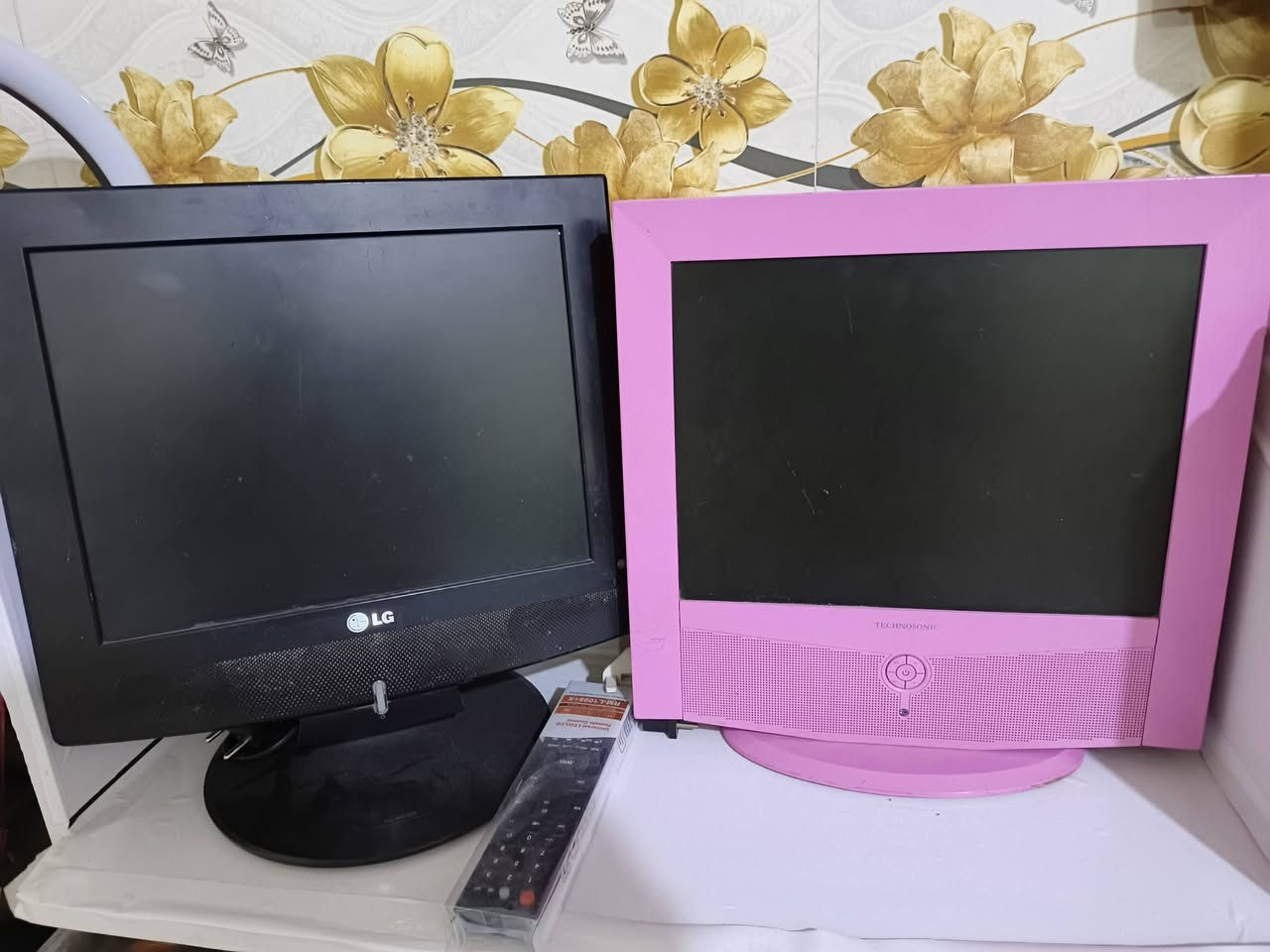 السلام عليكم
شاشة pc نوع سامسونج حجم 26 إنش منافذ HD / VGA 
سعرها 50 ألف 
////////////////
شاشتين وردية وسودة الوانهم تعبانه شوي مع ريموت جوكر 
سعر شاشتين 55 ألف 
/////////////////
لعبة The Punisher أصلية نسخه حاسبة نظيفة وكاملة منوال تجي 3 أقراص نظافة 100٪ سعرها 25 ألف 
//////////////////
للحجز والمراسلة ***********
متوفر توصيل لكل محافظات العراق
