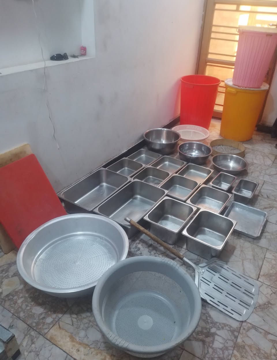 غراض مطعم نظيفات جدا.... للبيع
سعرهن كلهن ب  ٨٥  الف
بغداد الشعب  ***********
للاستفسار اتصال واتساب أو رصيد...
اتصال فقط...

