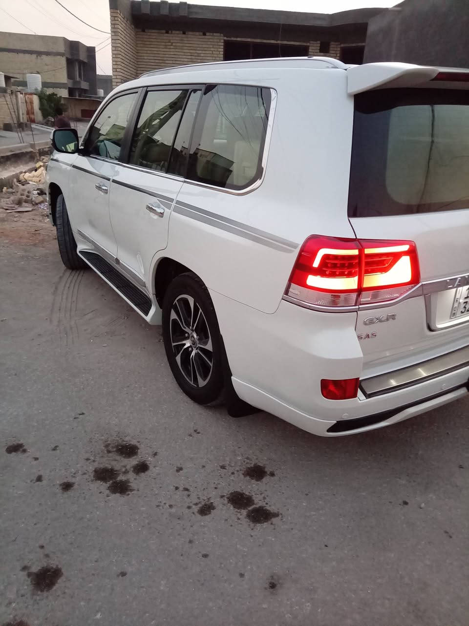 موديل ١٨ ساز أصلي ام الناطق
بيه ربع بنيد صبغ  بدون دواخل والباب الخلفي بي بارد
محرك ٦ سلندر سعرها مناسب وترهم مراوس حسب القناعه سعرها ٤٢٠ وبيه مجال رقم بغداد*********** العنوان قرب جسر المسيب الجديد

