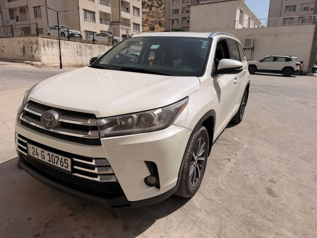 مرحبا اخوان عندي سياره تيوتا هايلندار نضيف جدان بدون سبخ علبارت بي سياره فول موصفات سياره شغال   كشنات VIPو سياره 7راكب بصمه  فول فول 6سلندار و سعر230$ رقم هاتف و واتس اب***********
