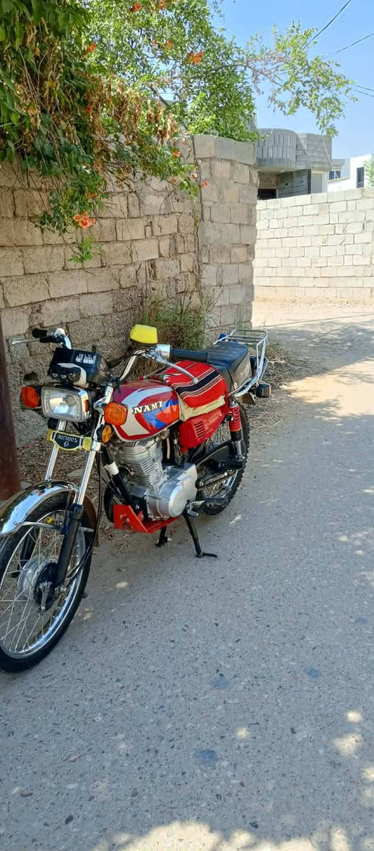 سلام عليكم  نامة  موديل 2026 بعدهة زيرو   مبدل بل مكينة بس ولفات يعني ماكايمة بدلت ولفات علمود الفصلة    الدراجة علة وضع الشركة   الدراجة شلعةومعدل  السعر 650وبيهة مجال قليل   مكاني ديالى الخالص الرقم ***********
