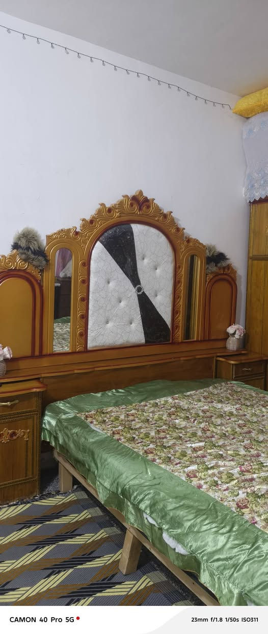 لبيع نضيفه سعر ٦٠٠ وبيه مجال عنوان بغداد ***********
