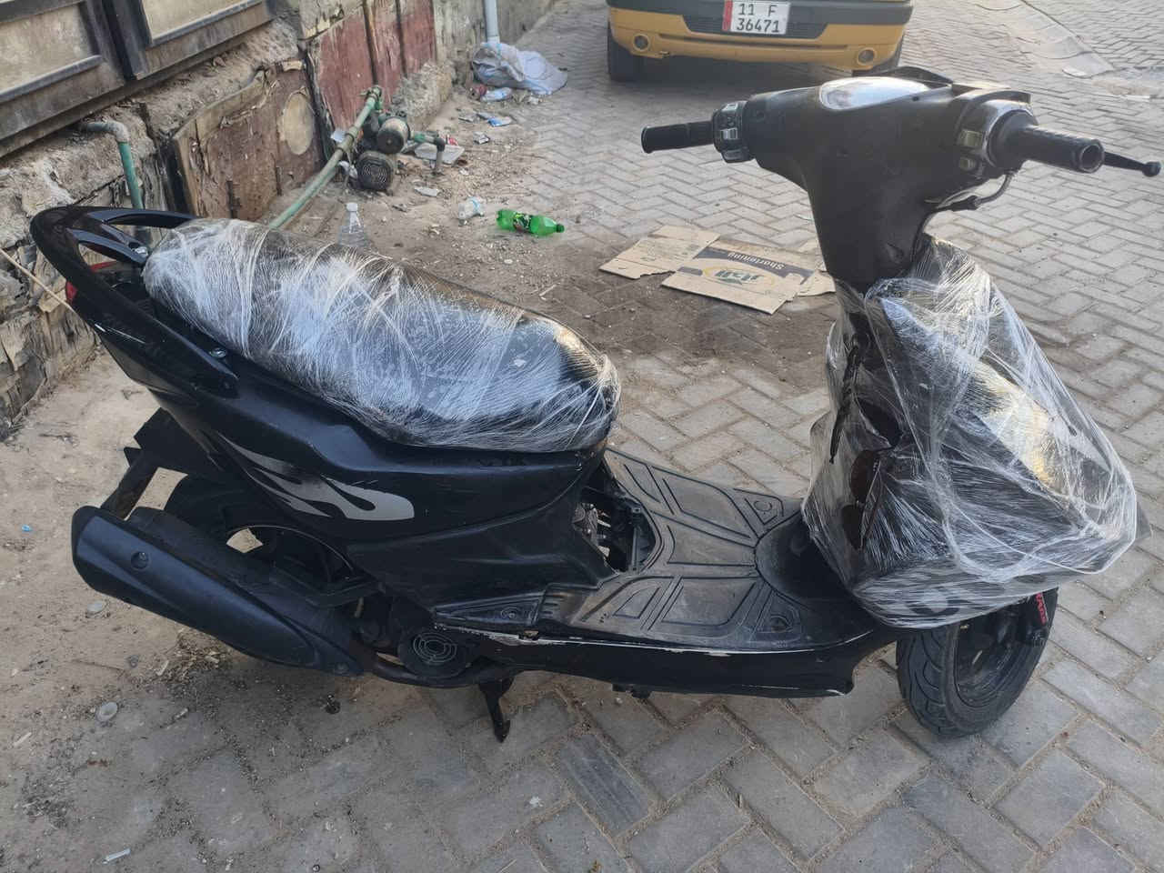 سلام عليكم 
دراجه ماكس مضلع كوري للبيع دراجه خير من الله نسبه نضافتها 75٪ بيها شوي كسور بل كفر الامامي و شخط بل صفوح مكينه خرسه نكره سلف وهندر و صالنصه رياضي FM اصليه الدراجه معوده على المحسن الدراجه نقصها بس عداد و باتري كاعد دراجه اريدها ب 450 و بيها مجال حك الجيه عنواني الأعظمية شارع عمر
للتواصل *********** مستعجل على بيعتها
