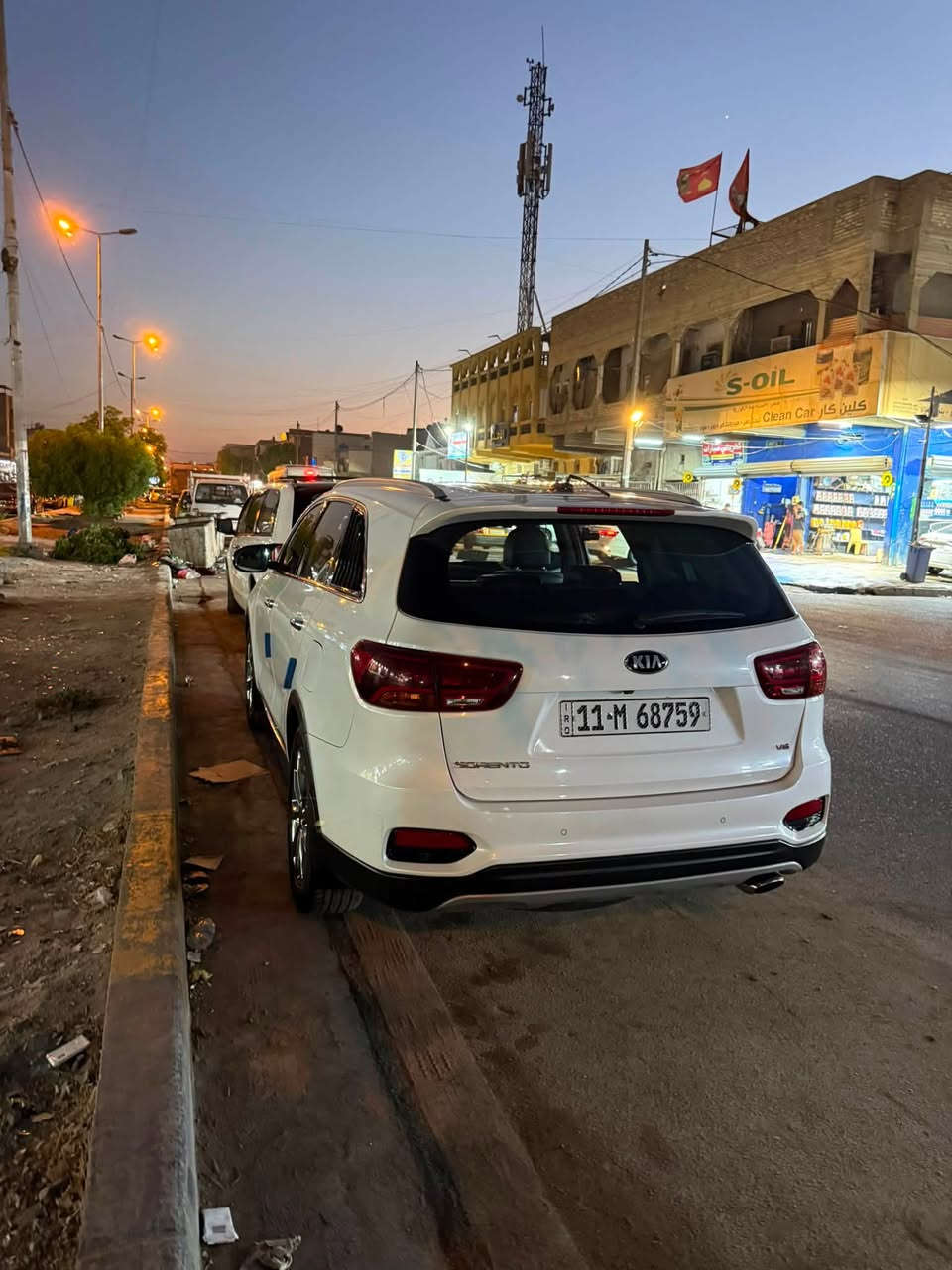 السلام عليكم 
سورنتو 2019 خليجي للبيع 
سياره نظيفه جدا ماشيه 84 الف مواصفات عاديه جنطه كهرباء مري كهرباء ستيرن تحكم 
بغداد مكفوله من الحادث والصبغ بيها بارد بين البابين جهه الصدر 
مدينه الحريه الثالثه *********** 

السعر 235 ورقه
