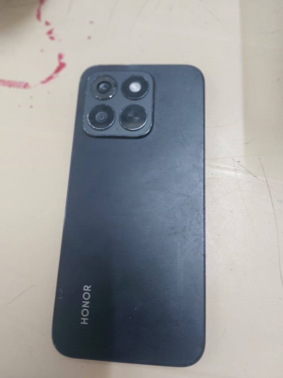 Honor X8c  الملحقات ويا للبيع  لعطل بس الشاشه بيها سواد بل شاشه هاي الكدامك السعر واتساب ***********فقط واتساب

