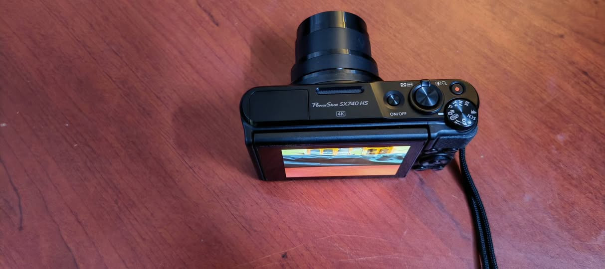 السلام عليكم
كامره كانون power shot sx740 HS 
4K 
الجهاز جديد 💯% 
ما مستخدمه 
للبيع و السعر ع الخاص 
📍بغداد / حي الخضراء 
رقمي / ***********
