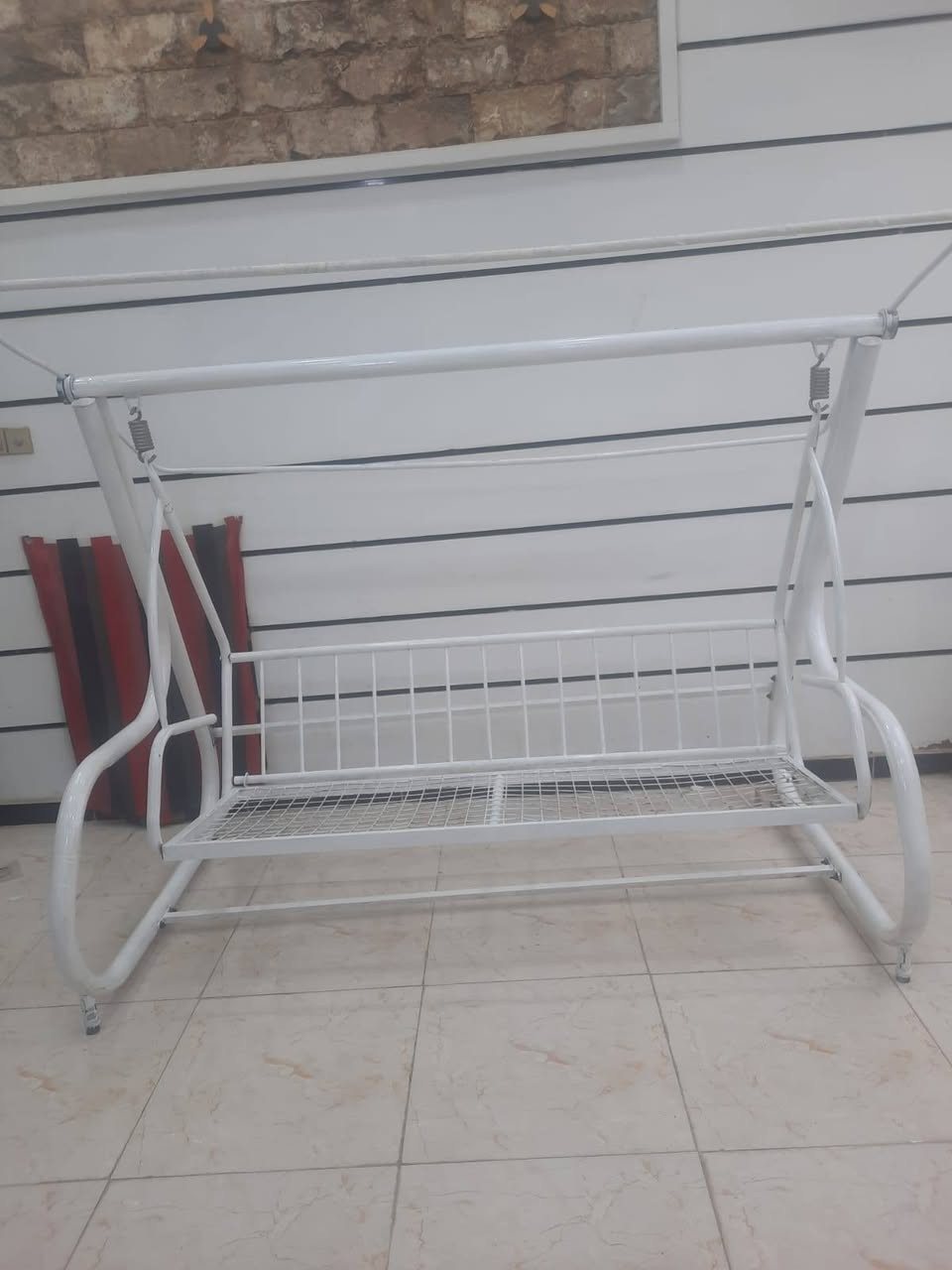 مرجوحه • ميز طعام بدون كراسي • كوت بالهوره