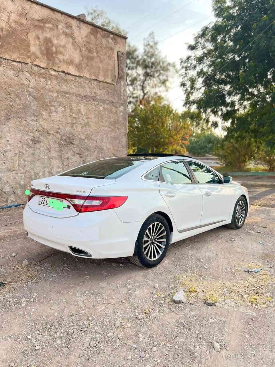 هونداي ازيرا ابيض فول فول
2012 خليجي كلين بدون صبخ
كير و محرك بشرط شرط تحويل و وكاله
سعر١٠٣بي مجال 
***********
مكان سيارة كركوك كركوك, العراق
