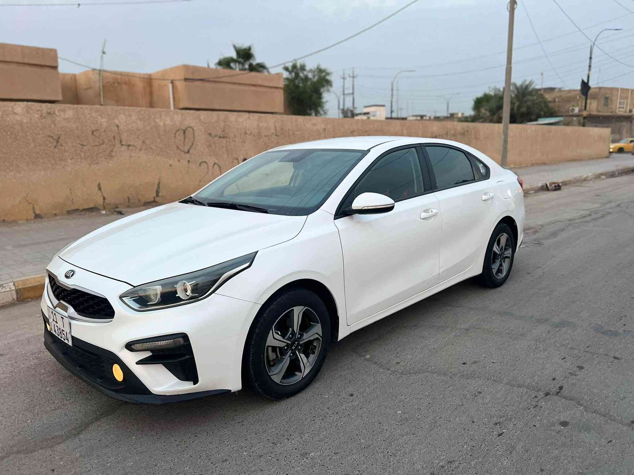 سيراتو خليجي موديل 2019 مكينه 1600 بيه صبغ شبرين بجاملغ الامامي فقط شبرين رقم بغداد دولي هزه جديده صارله شهر مداور ثاني يوم  ماشيه100
 فول  موصفات عده الفتحه لد خلفي
مري شفط اشاره بلمي تبريد قطعتين جاهزة من كلشي خير من الله سبير مانازل سياره جديده بمعنى الكلمه ارضيه جلد //***********
