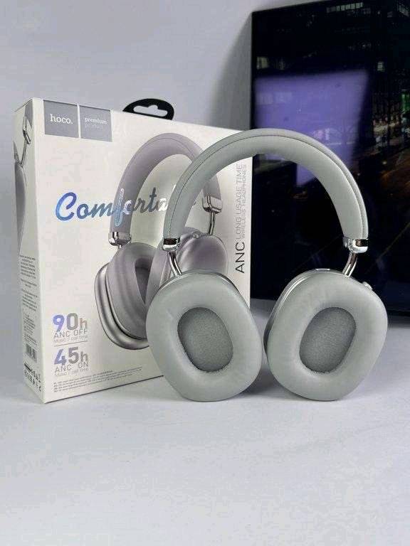 سماعة راس Hoco W35 Max ANC Wireless  Headphones

.أبرز المميزات 
تعزل ضوضاء فعال: تدعم تقنية ANC لتقليل الأصوات المحيطة وتوفير تجربة استماع هادئة
بطارية خارقة: توفر ما يصل إلى 90 ساعة تشغيل مستمر (عند إيقاف العزل) ونحو 45 ساعة (عند تشغيل العزل).
اتصال مستقر: تعمل بتقنية Bluetooth 5.3 لضمان سرعة الاقتران وثبات الإشارة.
طرق تشغيل متعددة: يمكن تشغيلها لاسلكياً، أو عبر كابل AUX، أو تركيب بطاقة ذاكرة خارجية (TF Card).
تصميم مريح وفخم: تأتي بوسادات أذن مريحة للاستخدام الطويل وتصميم عصري شبيه بالسماعات الرائدة.
السعر /27الف
للطلب او استفسار عبر خاص او انستا Turab_Store او رقم ‎***********
توجد خدمة توصيل لجميع المحافظات 5,000