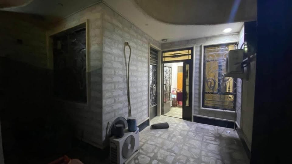 دارسكني للبيع 
الموقع حي القاهره الضباط قرب اسواق سكر سنه البناء ٢٠٢١ 
الطابق الارضي صاله ومطبخ وحمام وغرفه نوم 
الطابق الثاني غرفه نوم مع حمام سعر الدار ٤٨٠ مليون دينار عراقي للتواصل عل واتس اب فقط 
 ***********
