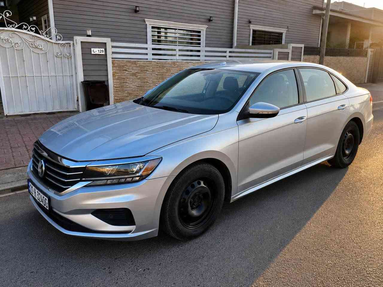 �✨ للبيع | فولكس واجن باسات 2020 خليجي ✨🚘

🔥 سيارة نظيفة جداً وجاهزة للاستخدام، من أنظف السيارات المعروضة بالسوق وبسعر منافس جداً. 🔥

📋 المواصفات:
🔹 موديل: 2020
🔹 اللون: سلفر 🤍
🔹 محرك 2.5 لتر | 5 سلندر | تنفس طبيعي
🔹 لايتات LED 💡
🔹 تبريد قطعتين مركزي ❄️
🔹 شاشة كبيرة 📺
🔹 حساسات أمامية وخلفية 📡
🔹 مرايات جانبية قلاب كهرباء 🪞
🔹 حساس أوتو جام 🌧️
🔹 مثبت سرعة 🚗
🔹 تحكمات على الستيرن 🎛️
🔹 قفل الجنطة من داخل الدشبورد 🔐
🔹 رقم سليمانية
🔹 بطاقة بنزين موجودة ⛽

📌 حالة السيارة:
✅ ماشية 270 ألف كم
✅ شائعة بالسوق كـ تكسي مطار
✅ كلين، فقط صبغ حزام
✅ بدون دواخل
✅ بدون فتحات
✅ بدون إيرباك مفكوك
✅ جاهزة من كل النواحي ولا تحتاج أي مصروف.

💰 السعر: 135 ورقة فقط 💵
🔥 أنسب سعر مقارنة بجميع السيارات المعروضة.

*********** كركوك, العراق
