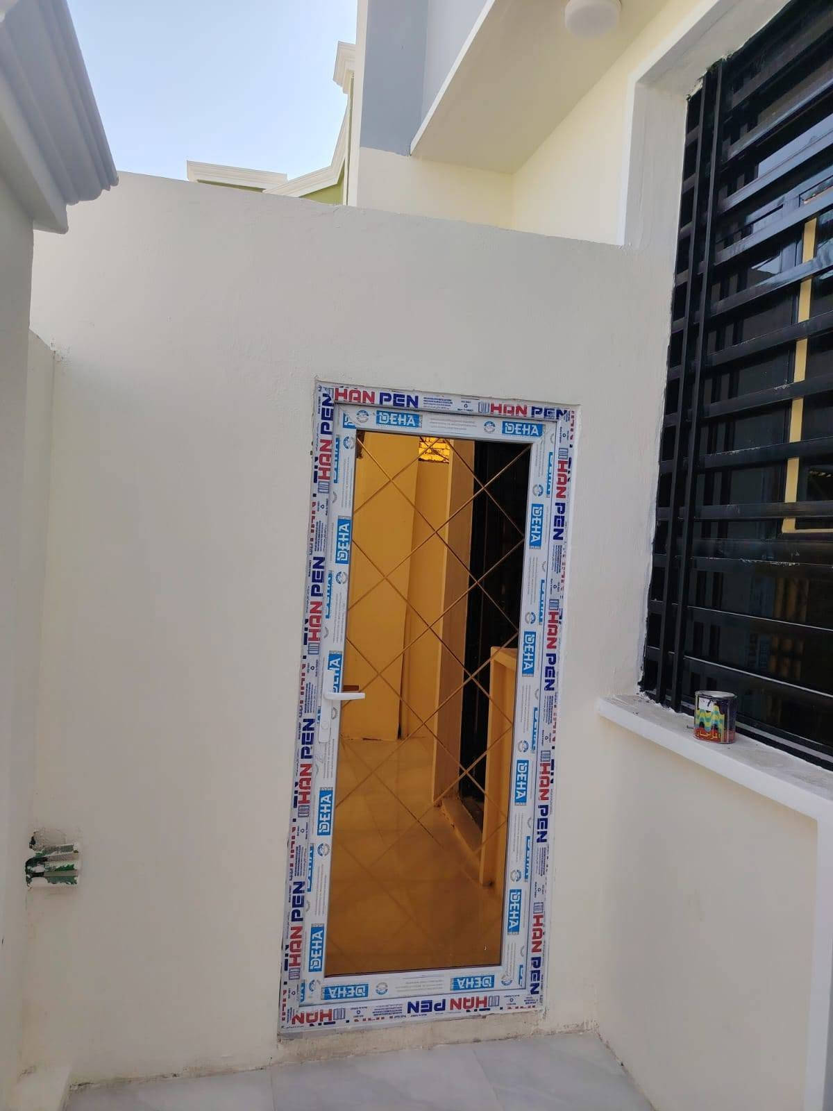 دار للبيع 100م ( مكتب النور)
#الستفسار_*********** وتساب

موقع /نجف 🏡شارع المطار
#مقابل قرية الغدير عمود  262

غرفه /صاله/مطبخ / ستقبال/ صحيات/
بناء فول/ اساس + سقف كونكريت +        _______طابوك 
ألخدمات
 🏡 #ماء/كهرباء/مدارس/سوق/تبليط/لحد الباب  يبعد عن الشارع العام  100 م
