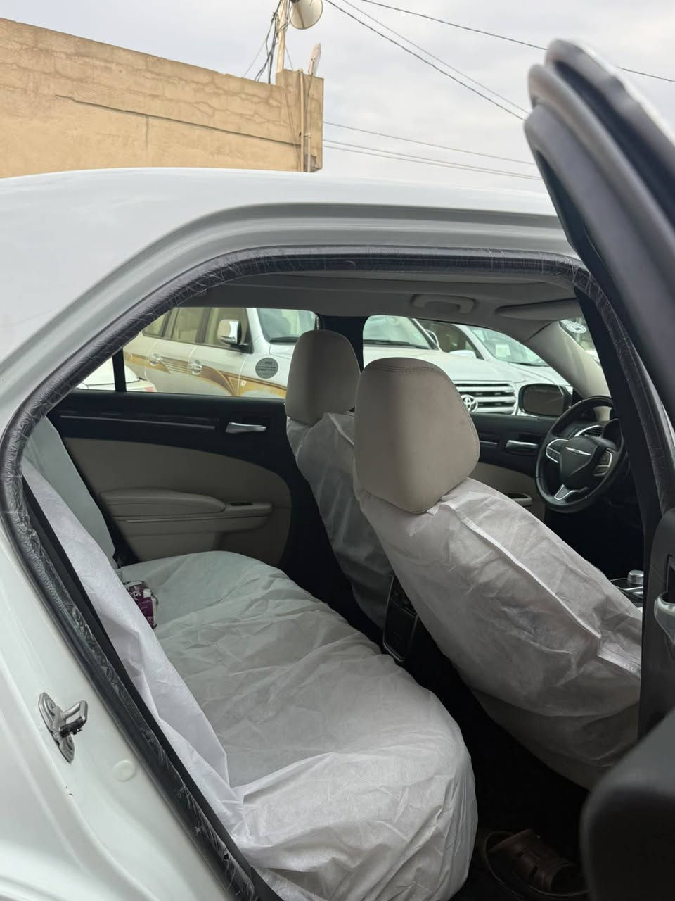 اوباما 2019 c كلين تايتل خليجيه وكاله هارلم
السياره حيل جديده 
رقم اربيل بسمي
وأحلى من الصور  وجديده حيل بحالة الوكاله 
ماشية 100 KM
عامه حته دعاميات بدون صبغ  موضحه بالصور
كير مكينه صدر تخم تاير كله جديد اي نقص مابيها  

المواصفات 
 بصمه 
بانوراما
حساسات امامي خلفي
رادارات
اشاير بالمري  
تشغيل عن بعد 
تحكمات أستيرن 
مري هيتر 
تبريد قطعتين
دمام 
وباقي مواصفات ال c المعروفه  
 تحويل ثاني يوم. 
مكان السياره #السليمانيه 
للاستفسار ***********
