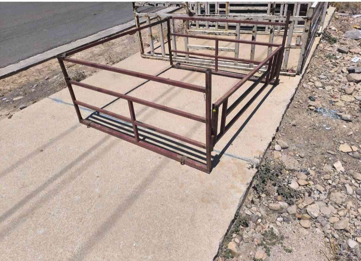 غطاء نيسان • ٥ قلاب • كيا 2700