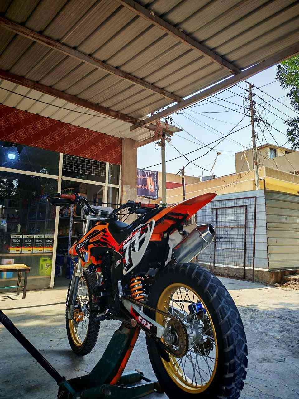 السلام عليكم 
قفاز جبلي Crx موديل 2025 🔥🔥
المكينة 250cc 
شلعة ومعدل ميحتاج اكلك تعال وشوف بعينك اذا مو نار متاخذها 🔥🔥
مكينة وكير كلش نضاف يعني بلجيس 
اوراق اصولي موجوده كبس 
كهربائيات شغالة 
تخم تاير جديد 
بس بيها نواقص خفيفه حيل حيل 
مكاني البياع تقاطع درويش  
السعر خاص 
وذا عدك شي مرتب للمراوس هم تعاال خاص 🔥🍁🖤
***********
