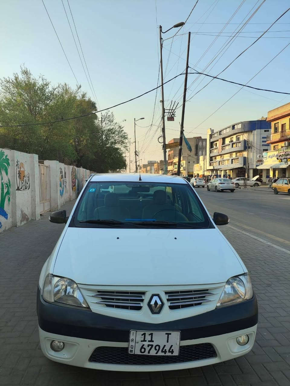 السلام عليكم رينو موديل ١٧ سياره حيل نظيفه بيه صبغ بل باب صدر والجاملغ الخلفي بل داير سياره ماشيه ١٥٠ الف كير مكينه صدر تايرات تبريد كله مكفول السعر ٦٢ وبيه مجال مكان السياره بغداد الحريه ***********
