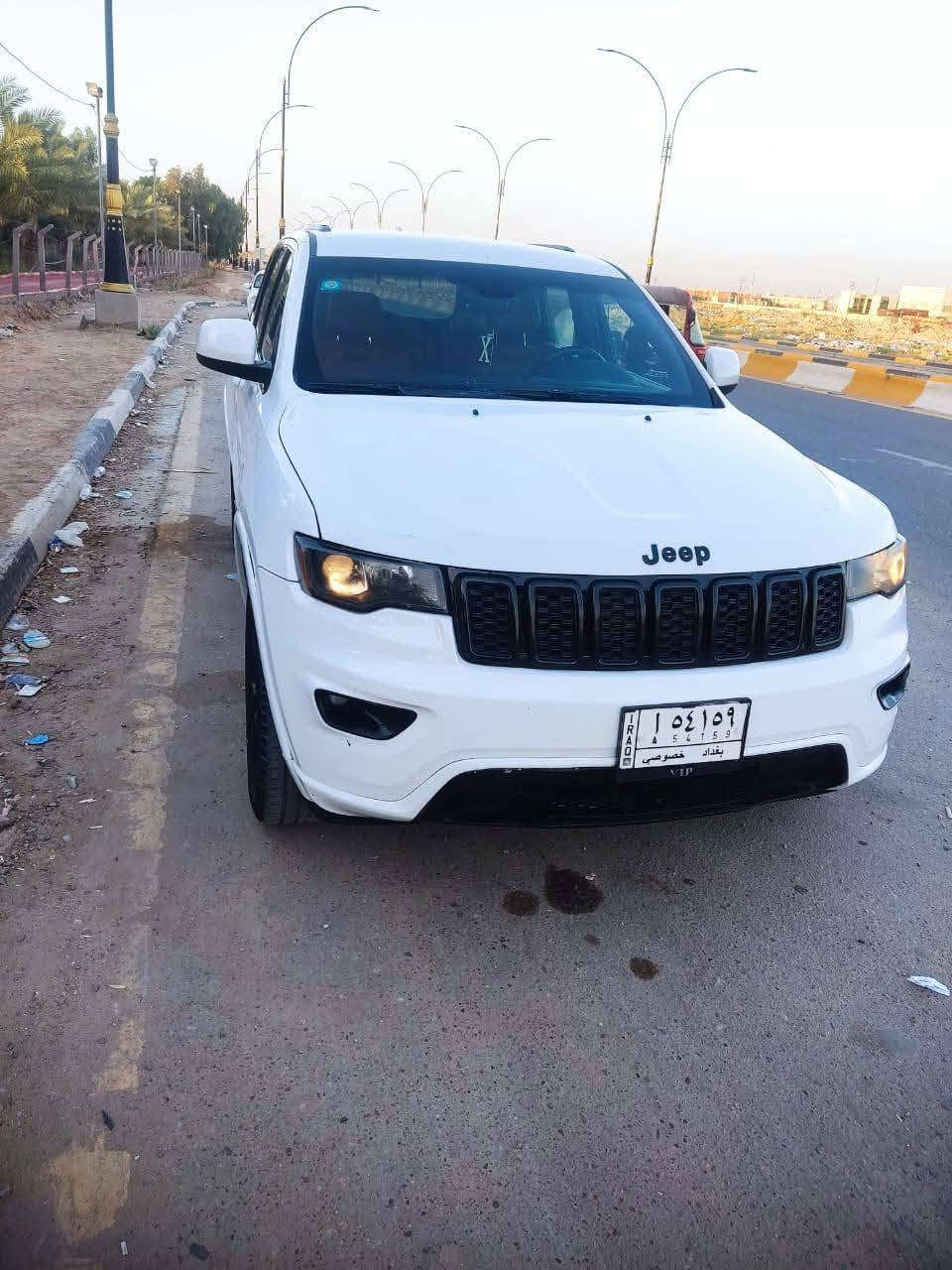 جيب جراند شيروكي لاريدو 18 حادثه موضح بل صور معه السونار مكانه كربلاء سياره جاهزه ماشيه 83 الف  بيع او مراوس بسياره اقل 
 السعر 183 بيه مجال 
***********
