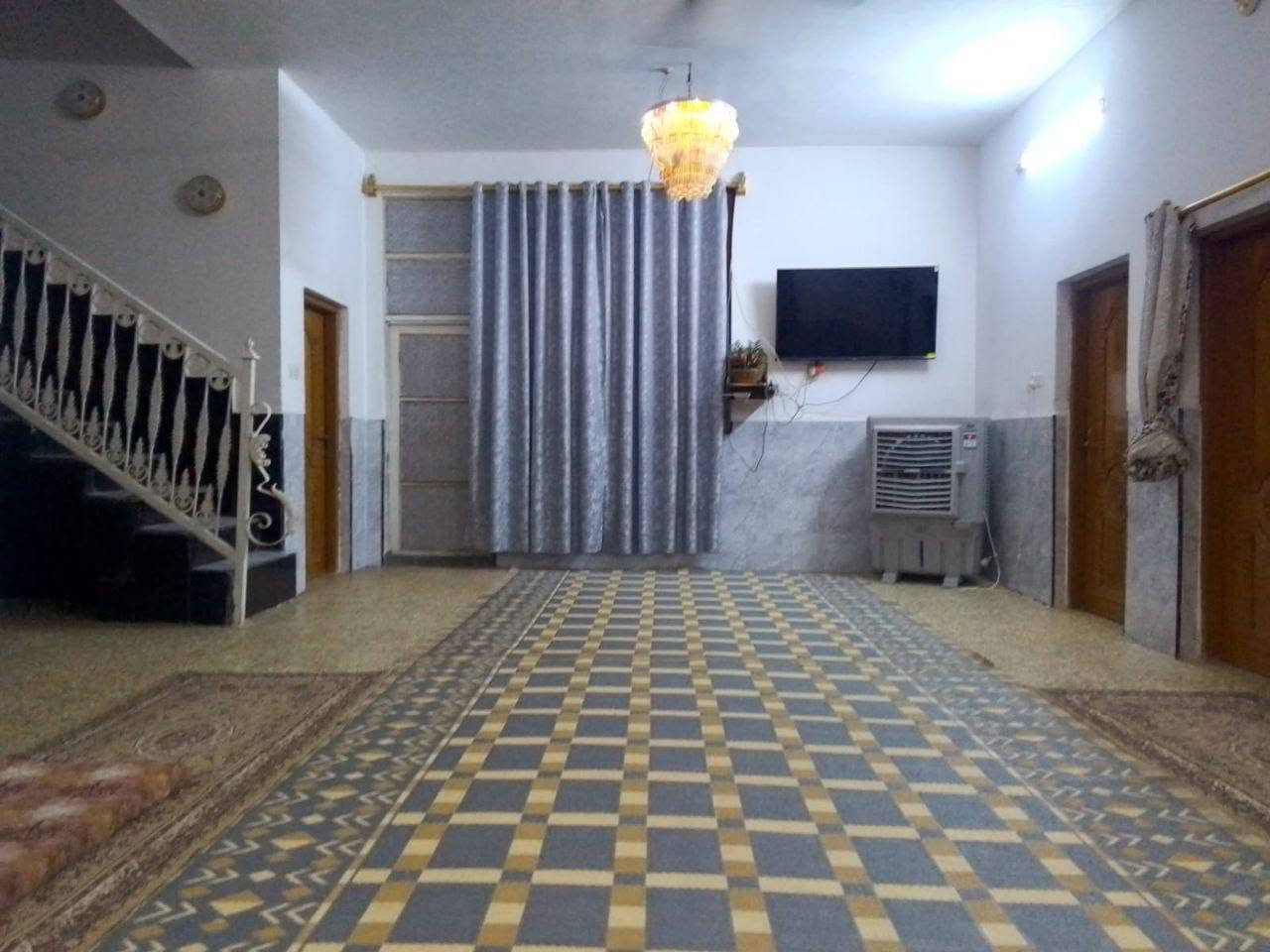 السلام عليكم
دار للبيع مساحه 200متر طابو زراعي سند 25يبعد عن الشارع 100متر أساس صب بناء طابوك  السكف صب يحتوي على غرفتين وصاله ومطبخ واستقبال وصحيات داخليه وخارجيه السعر( 70)مليون وبي مجال 

العنوان :النجف الاشرف/ شارع المطار القديم /مقابيل صيدليه غفران 

للاستفسار مكتب المهندس

***********

***********
