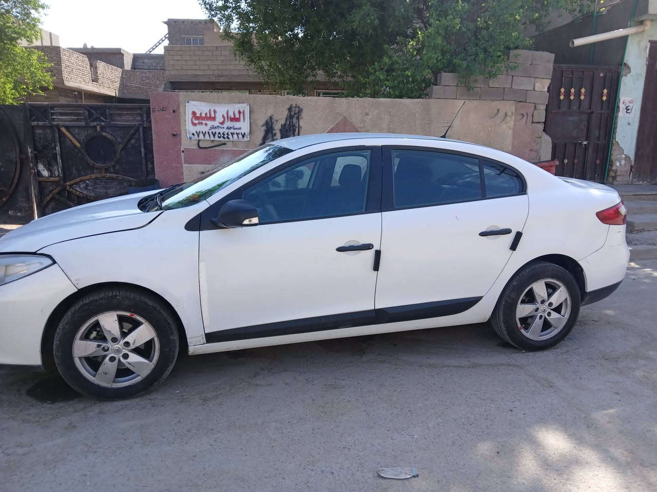 للبيع سيارة رينو فلونس مديل ٢٠١٣ كير محرك جديد تبريد شغال صبغ حزام رقم بغداد الجديد سنوية ٢٠٣١ هزة جديدة عندي ضرف صحي وريد ابيعها السعر ٤٠ ورقة وبيعا مجال العنوان بغداد  ***********
