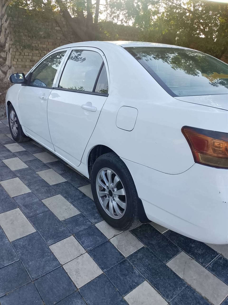 بي وأي دي ٢٠١٣ للبيع
السيارة خير من الله مكينه و كير 
مكفولة مابيها ضربه و لا صبغ 
مكينه وكير بلادي مال شركه اوتماتيك  فول مواصفات  ترحيب بصمه فتحه اشاير بل مري ويل كب  صدر جديد امامي خلفي كهربائيات كله شغالة  تبريد شغال
السيارة باسمي  رقم بغداد نكليزي. هزة جديده مصفر غرامه شرط تحويل  رايدها ب 42$ ورقة بيها مجال قليل 
رقم الهاتف ***********
بكاني بغداد مدينه الصدر
