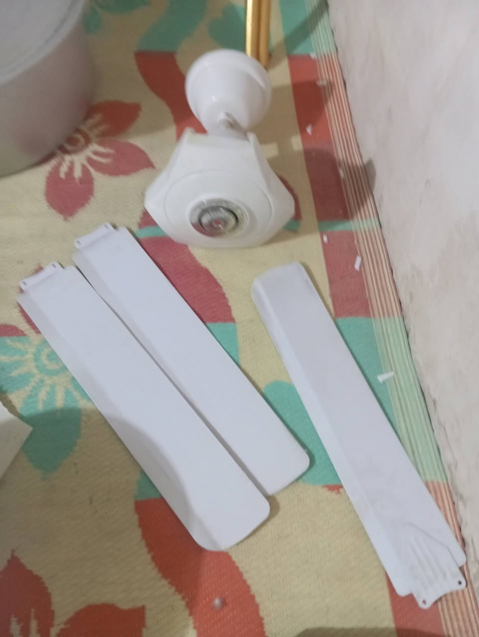 السلام عليكم اغراض مستعمله للبيع في النجف مروحه شحن .ومروحه سقفيه . وشافطه مال طباخ .وطباخ .وبايسكل مال رياضه للتواصل ***********
