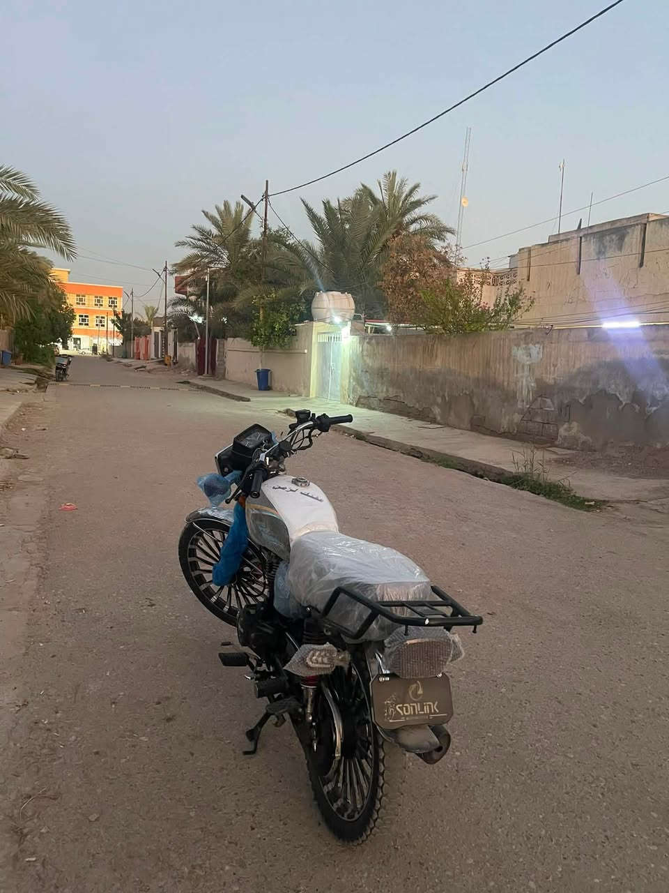 سيفان 2025
دراجه كامله اي نقص مابيه 
فقط شاشه شغاله بس 2024  واشاره تك 
الدراجه عله ايدي 
مكينه ٢٠٠
سعره ٧٠٠وبيه مجال 
رقمي *********** بي واتساب وشغال 
مكاني ديالى الخالص
