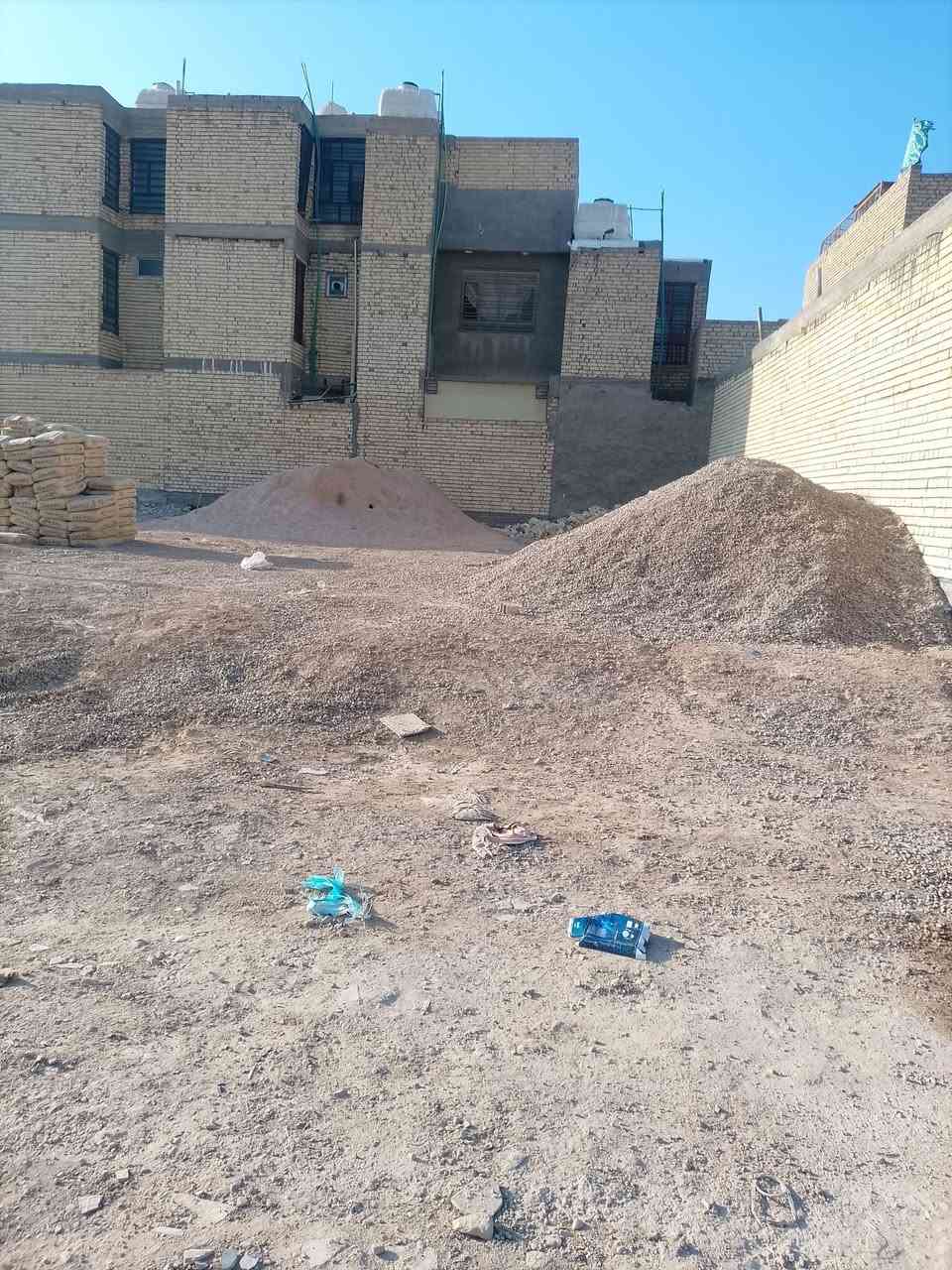 السلام عليكم للبيع بغداد الامين الثانيه منطقه سكينه اثنين على ثمانيه ***********
