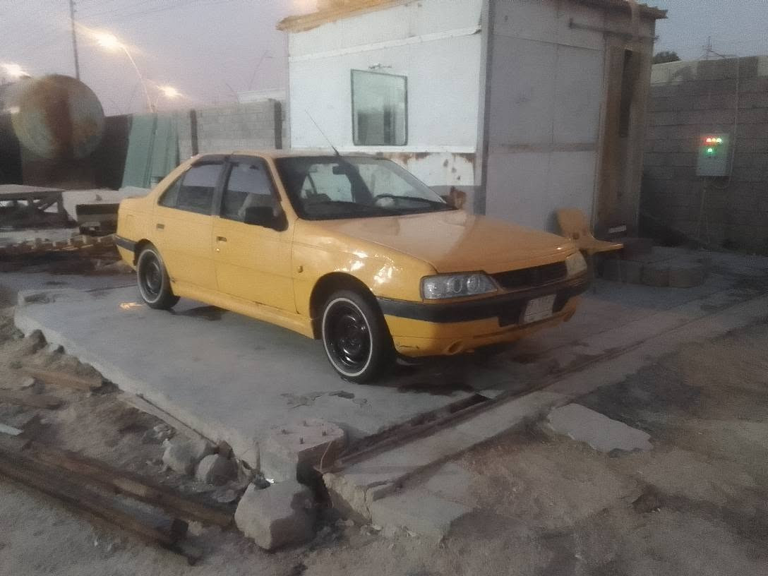 كير ومكينه وتبريد سنويتها لل29 ما منتهيه بعدها راعيها موجود بالبصرة يريد تحويل اكرر شرط التحويل 
نقصها حداديه صدر تعبانه والبطيخه مال الكزوز مزروفه والباب الخلف السايق ما ينفتح قفاله خربان 
عليها هيئه غرامات 250 ينزلن من سعرها 
قفلها كلش 16 وابيع كوم حديد وشرط التحويل 
*********** البصرة, العراق

نص مكتوب في الصور:
- الوصف السلام عليكم بيجو 405 سنوية 2029 راعيةية موجود بل بصرة مشروع وطني اليف وين ما يعجبك تحول كير مكينة حلوات لا تنقيص ولا تبخير تبريد ثلج تخم تاير ابو الخط نظيف حته السبير ابو الخط بيها سماعات كوري صوتهن يخبل وهورن الجبير مال يوكن
