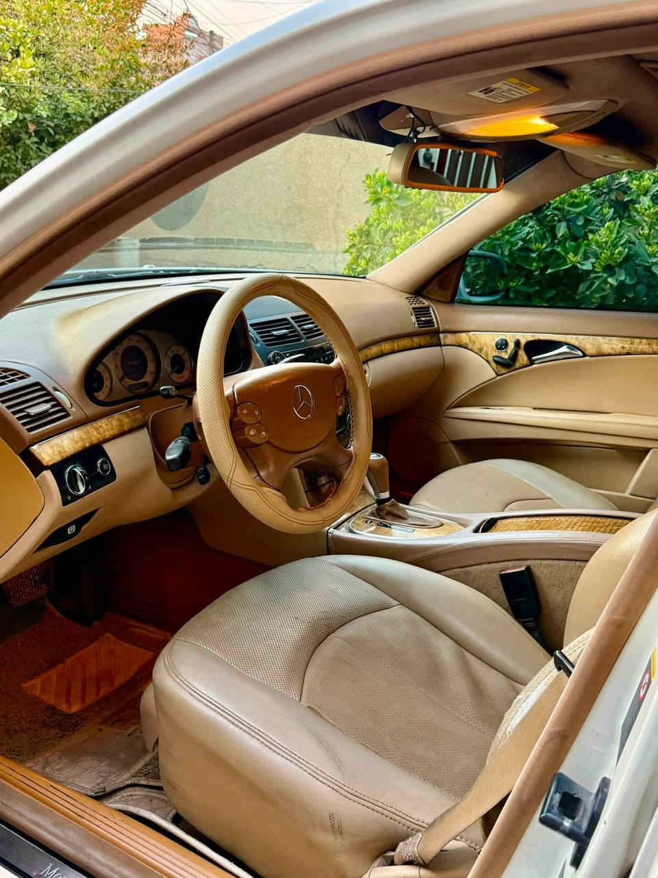للبيع أو المراوس حسب القناعة
مرسيدس W211 E350
موديل 2007 — رقم بغداد أصولي
وارد أمريكي — السونار موجود بالصور

المواصفات:
• فتحة سقف
• تدفئة كشنات
• بردة خلفية
• مثبت سرعة
• كراسي كهرباء مع 3 وضعيات خزن
• غرفة نظيفة جدًا، لا فطور ولا تكسير
• لايتات زينون أبيض
• ستيرن كهربائي وتحكمات كاملة

——————————————

السيارة مصروفة ومهتم بيها:
• محرك وگير وكهربائيات مكفولات 100% وبضمانتي
• ويلات ألمانية أصلية قياس 16
• فيد بمب جديد وباتري
•صدر جديد
•تبريد قطعتين ثلج
• إدامة كاملة للنوزلات والبلكات والمجاول وغيرها
ما تحتاج أي مصرف

السعر: 160 ورقة وبيها مجال إن شاء الله

📍 بغداد — البنوك
📞 ***********
