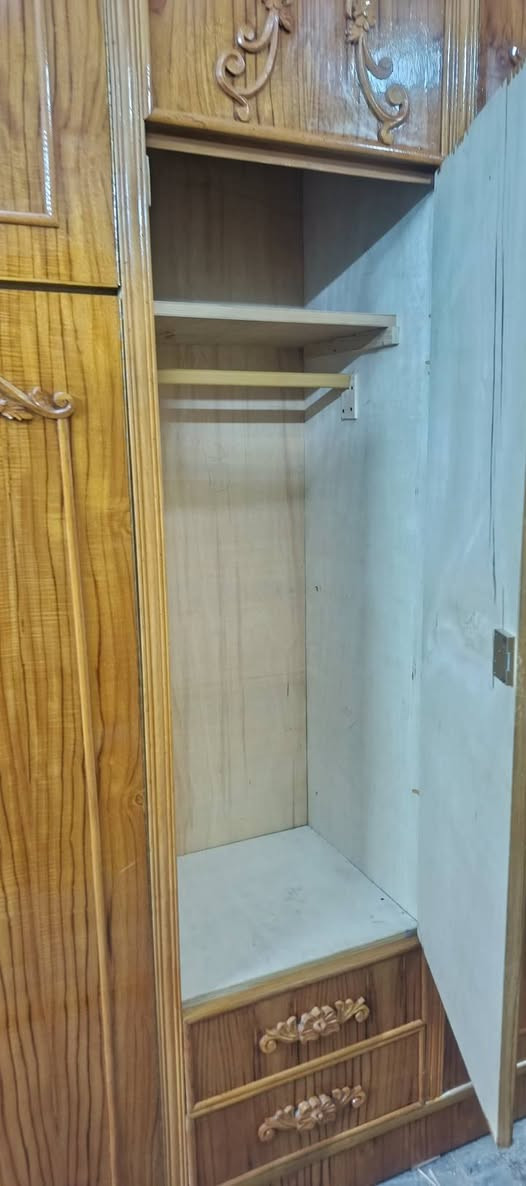 غرفة ٥باب صاج ملحق شغل ثقيل جدا نظيف توصي ظهر جمبر جاهزة موديل حديث الأبراج السعر775 تواصل خاص ***********
