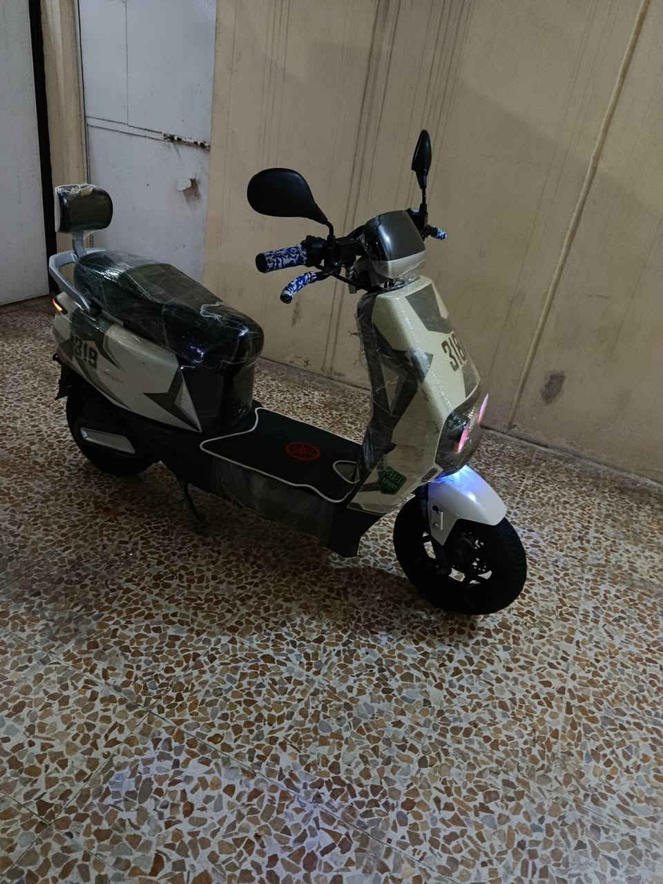 هاذا المطور للبيع مستعمل 50 يوم واريد ابيعو سعر 600 وبي مجال للتواصل اكذر هاذا رقمي ***********.    وهذا الاسيه ***********
