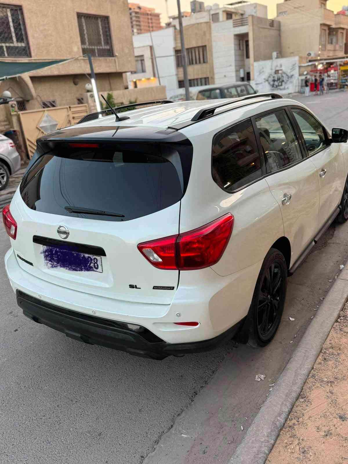 ب ١٢٥ رقم صاحب السيارة ***********
