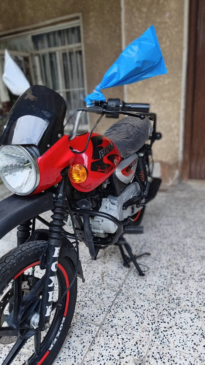 سلام عليكم بوكسر 23 نزول بل24 الدراجة كفالة عامة مابيهة اي نقص مكاني شعب رقمي *********** السعر2350 وبيهة مجال شي بسيط
