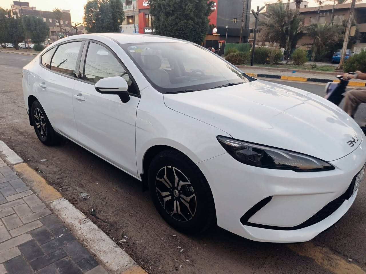 السلام عليكم
BYD SEEL 05 
موديل " 2025 
عداد المسافه 15 الف 

مواصفات " بصمه ، شاشه ، لدات امامي خلفي، داخل ابيض ،  ويل اسود ، اشاير جانبيه ، حساس خلفي ، كامره خلفيه ، وبقية مواصفات السيل المعروفه 

مكفوله كفاله عامه

العنوان " بغداد الغزالية
السعر 20500

للاستفسار ‏‪***********‬‏

