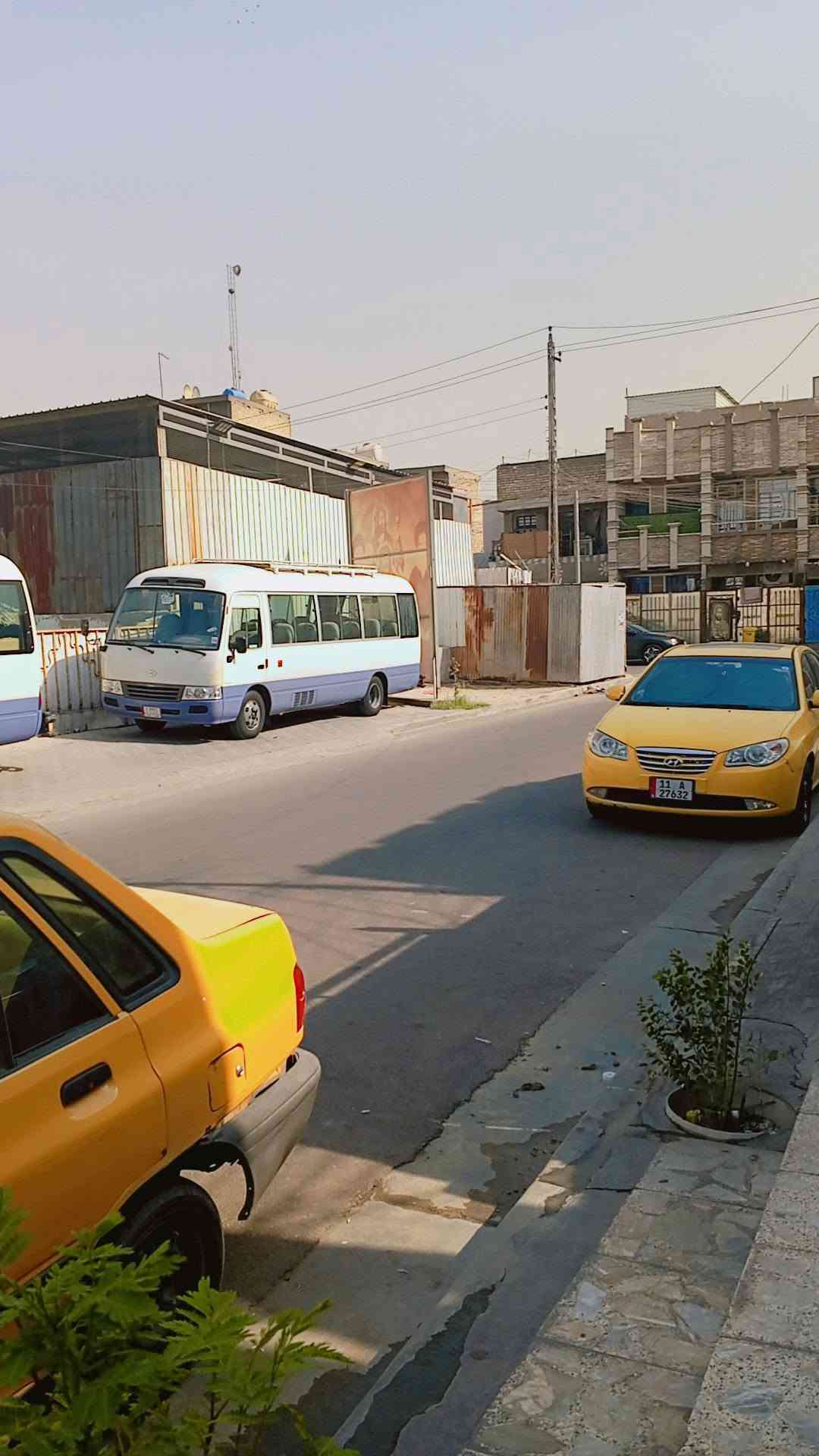 السلام عليكم  مكلفه بلنشر بيت طابقين 75 متر  الشعب شارع عدن محله 337  شارع اسواق فدك بنص الخدمات البيت على ظهر مدرسه حماة  نظيف بي طرمه واستقبال وحمام غربي ومطبخ ومنور والطابق الثاني غرفتين  ايجارة 500 البيت بدون دلاليه
