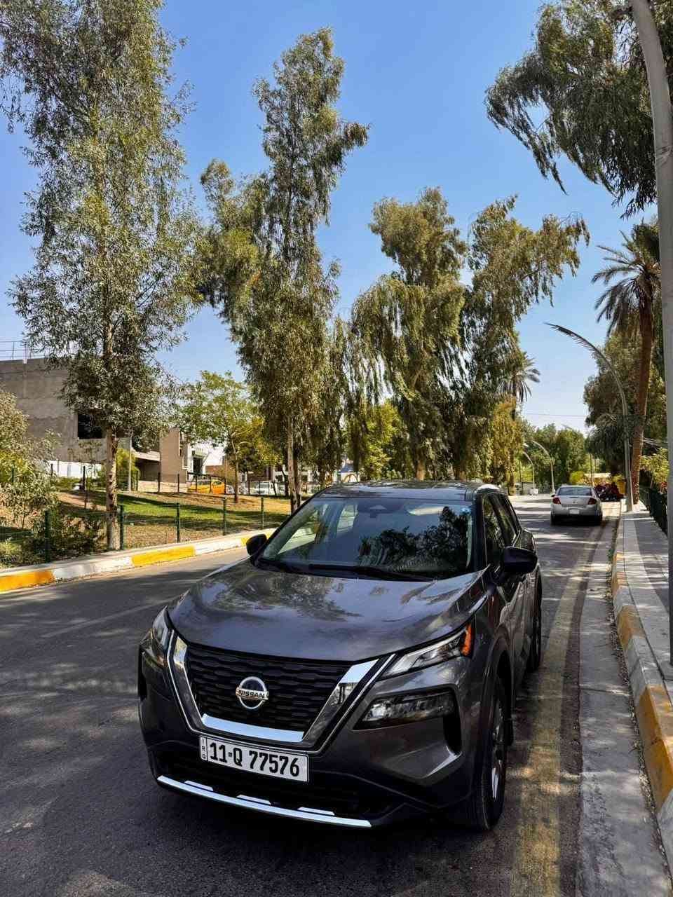 🔴 للبيع: نيسان روج 2023
الممشى: 46 ألف كيلو فقط.
مكفولة : بدون صبغ، بدون تعديل بارد، وبدون أي سمكرة.
الحالة: بحالة الوكالة (جديدة بلادي) – تاخذها جاهزة بدون ما تصرف عليها ولا فلس .:
سيارة شخصية باسمي.
تحويل ثاني يوم / سنوية بغداد.
🔴 الأداء وأنظمة القيادة:
نظام دفع رباعي (AWD).
أنظمة قيادة متعددة:
العادي (Normal)
الاقتصادي (Eco)
الرياضي (Sport)
الثلج (Snow)
الطرق الجبلية / الوعرة 
🔴 
شاشة بلادي تدعم أبل كاربلاي (Apple CarPlay).
كاميرا خلفية + مستشعرات وقوف (حساسات).
بصمة أصلية عدد 2.
مثبت سرعة.
🔴 أنظمة الأمان والرادار:
نظام النقطة العمياء.
نظام فرملة الطوارئ.
رادار محيطي.
🔴 الإضاءة:
مصابيح أمامية زينون + LED.
كشافات ضباب.
***********
