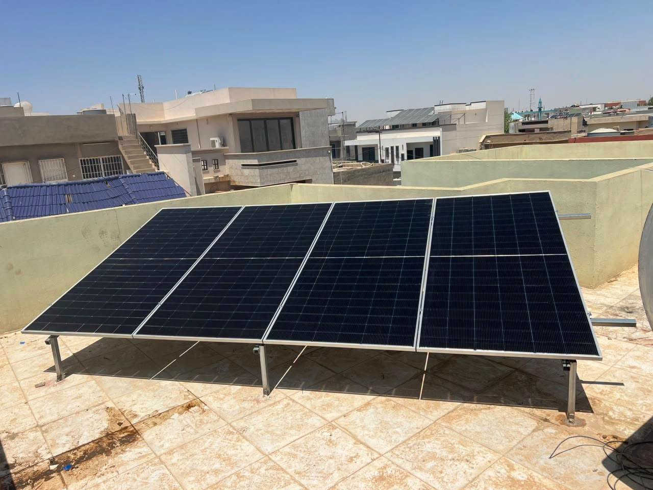 احد اعمالنا في قضاء مخمور سيد فرحان 
القراج قريه لزاكة
الواح عدد 4
انفيرتر 4KW 
بطاريه 8KW
الجودة ليست مجرد تركيب.. الجودة هي الاحترافية والاتقان في كل تفصيل! 🇾🇪
لأن نظام الطاقة الشمسية هو استثمار العمر لبيتك أو لعملك، فنحن لا نكتفي بتقديم أفضل الأجهزة فحسب، بل نضمن لك أعلى معايير الأمان والترتيب الجمالي داخل منزلك 🏪
الكادر المحترف هو من يضمن: الاستفادة القصوى من الطاقة، استقرار الأداء على المدى الطويل، تقليل الأعطال ورفع كفاءة الاستثمار.

في شركة رياض المنيف واخوانه لحلول الطاقة الشمسية   نؤمن أن قوة أي منظومة تبدأ من الأيادي التي تنفّذها، ولهذا نعتمد على كادر متخصص يعمل وفق معايير مدروسة في كل مرحلة من مراحل التنصيب.

لأن الطاقة النظيفة لا تتحقق بالصدفة…
بل تُبنى بخبرة بشرية حقيقية.

للاستفسار والتواصل المديرالتنفيذي أستاذ رياض
📞 ***********
      ***********
https://www.facebook.com/share/17jWrTtY8z/
في حالة وجود خلل اتصل واتساب وستحل مشكلتك على يد مهندس
المهندس الفني  ومدير المبيعات عبدالله المنيف الجبوري  
***********
فرعنا الثاني محافظة صلاح الدين قضاء بيجي منطقة البعيجي بأدارة استاذ وعد
***********
***********
فرعناالثالث ناحية القيارة دورالقاعدة الشارع العام مجمع الصالح التجاري
بأدارة محمد الصالح
***********

#شركة رياض المنيف واخوانه لحلول الطاقة المتجددة
الجودة ليست مجرد تركيب.. الجودة هي الاحترافية والاتقان في كل تفصيل! 🇾🇪
لأن نظام الطاقة الشمسية هو استثمار العمر لبيتك أو لعملك، فنحن لا نكتفي بتقديم أفضل الأجهزة فحسب، بل نضمن لك أعلى معايير الأمان والترتيب الجمالي داخل منزلك 🏪
الكادر المحترف هو من يضمن: الاستفادة القصوى من الطاقة، استقرار الأداء على المدى الطويل، تقليل الأعطال ورفع كفاءة الاستثمار.

في شركة رياض المنيف واخوانه لحلول الطاقة الشمسية   نؤمن أن قوة أي منظومة تبدأ من الأيادي التي تنفّذها، ولهذا نعتمد على كادر متخصص يعمل وفق معايير مدروسة في كل مرحلة من مراحل التنصيب.

لأن الطاقة النظيفة لا تتحقق بالصدفة…
بل تُبنى بخبرة بشرية حقيقية.

للاستفسار والتواصل المديرالتنفيذي أستاذ رياض
📞 ***********
      ***********
https://www.facebook.com/share/17jWrTtY8z/
في حالة وجود خلل اتصل واتساب وستحل مشكلتك على يد مهندس
المهندس الفني  ومدير المبيعات
عبدالله المنيف الجبوري  
***********
فرعنا الثاني محافظة صلاح الدين قضاء بيجي منطقة البعيجي بأدارة استاذ وعد
***********
***********
فرعناالثالث ناحية القيارة دورالقاعدة الشارع العام مجمع الصالح التجاري
بأدارة محمد الصالح
***********

#شركة رياض المنيف واخوانه لحلول الطاقة المتجددة
