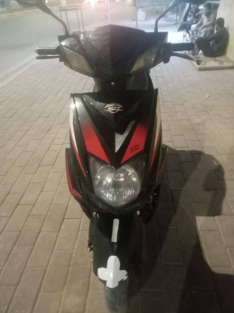 سلام عليكم موطور شحن لبيع بطارياته مو حيل قويات مادري شكد يقرن لي ياخذه حديد مكسر وطور المانه شحنه يكفيني يوم كامل يكفيني سعره 250وبي مجال مكانه رمادي جمعيه رقم تلفون ***********
