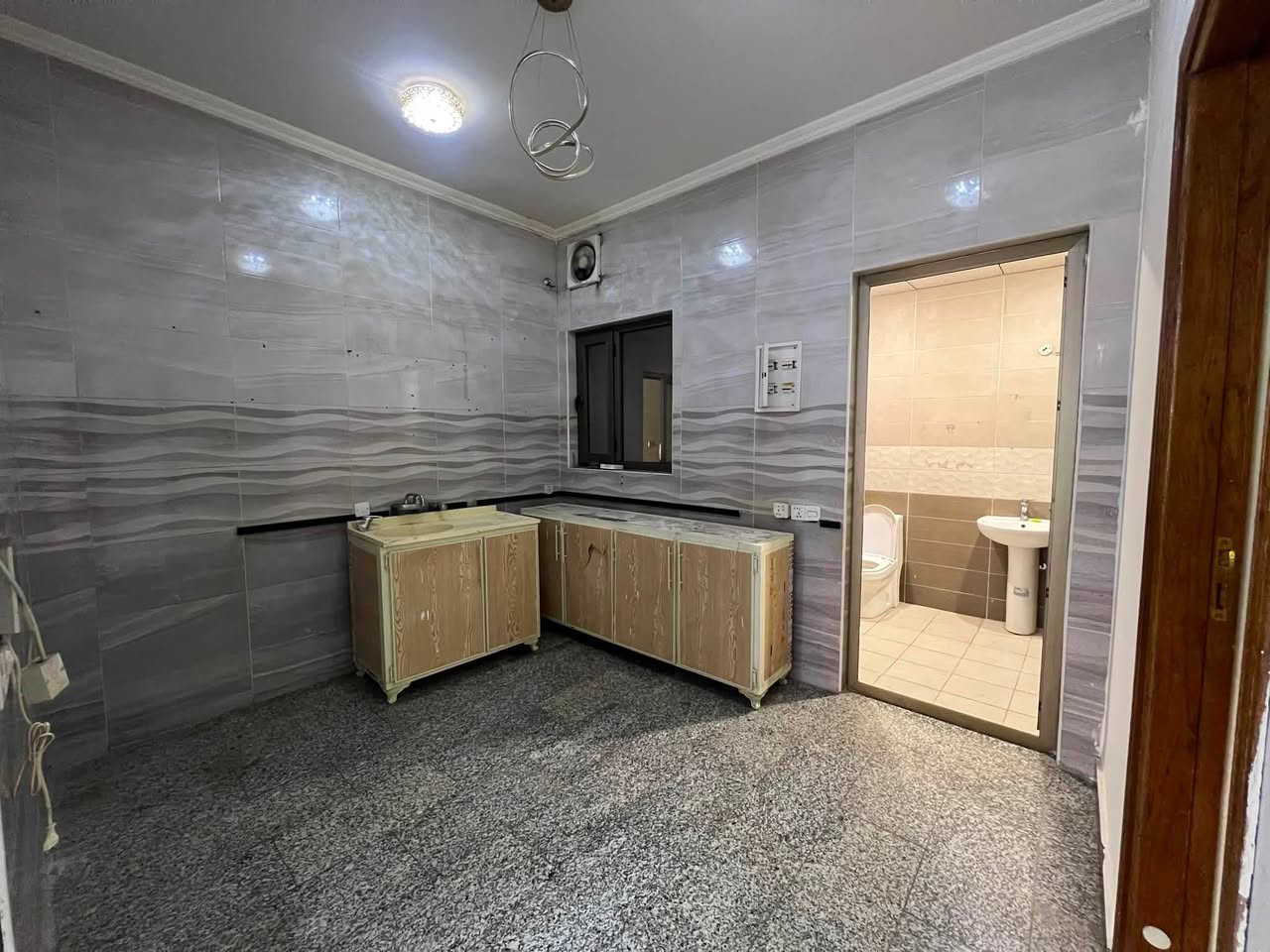 #شركة_ارض_ادم_للوساطة_العقارية
🏠 شقة للإيجار – موقع مميز

📍 الموقع: زيونة – محلة 714، قرب شارع الربيعي

✨ المواصفات:
• طابق أرضي
• غرفتين نوم
• صالة
• خدمات
• ⁠
📌 موقع مميز وقريب من شارع الربيعي

للتفاصيل والاستفسار يرجى الاتصال:

📞***********

📞***********
