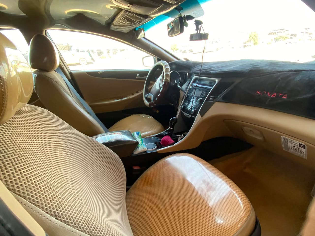 سلام عليكم
سوناتا موديل ٢٠١٢ 
مكينه مجفته جديد شرط الكفاله
امريكيه اصل
عليها دعاميات ١٤ 
حادثه قطعتين جاملغ امامي وبنيد
حداديه كامله على الأخير امامي وخلفي
سياره مرتبه وحلوه حك الي يسترزق على باب الله
سعرها ١٠٠ ورقه وبيها مجال قليل
مكان حله ورديه
رقمي ***********
