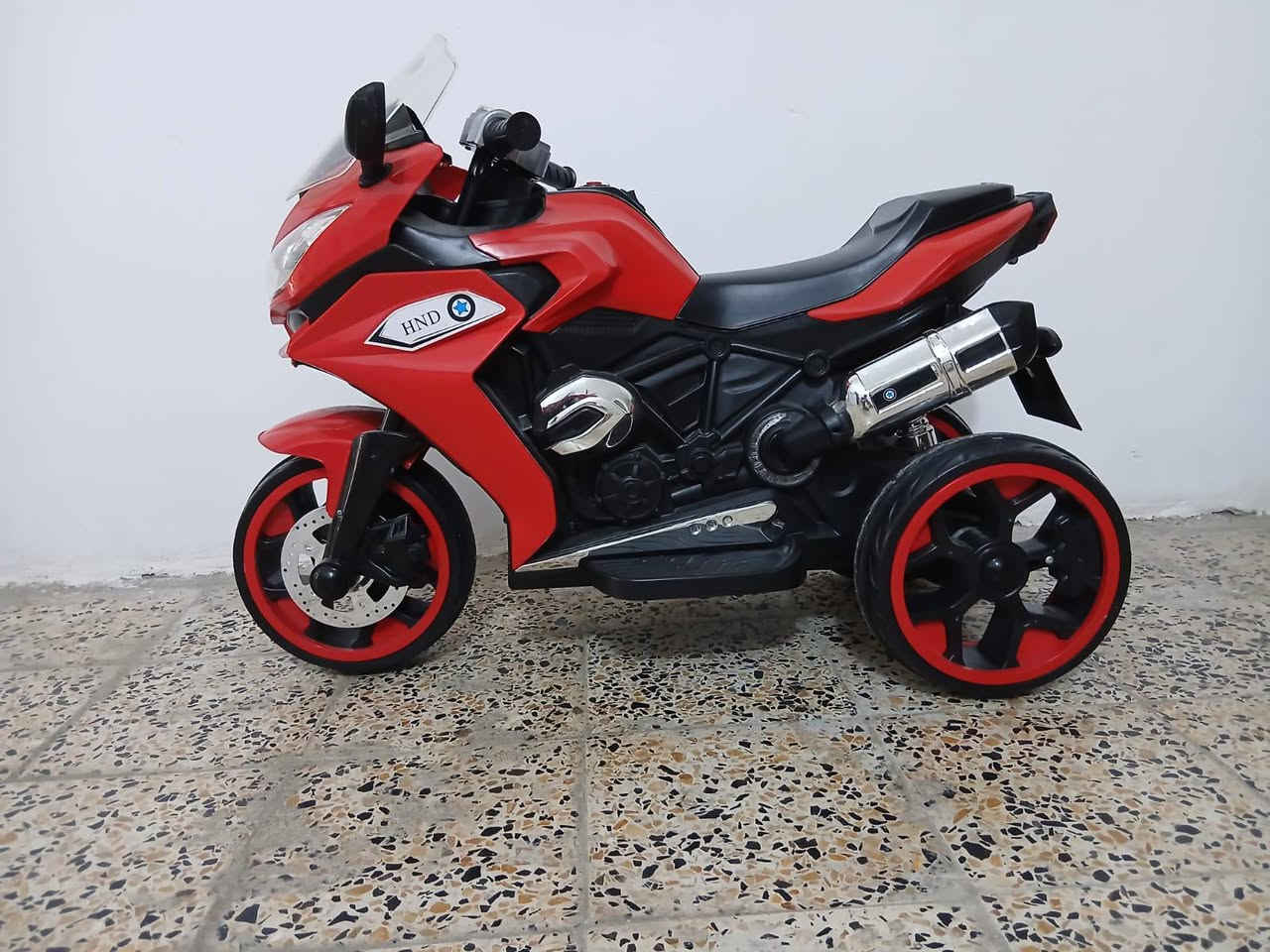 دراجه شحن أطفال نقص بس بطاريه فقط هو شغال بس بطاريه ضعيفه السعر 110 العنوان كريعات *********** واتساب موجود
