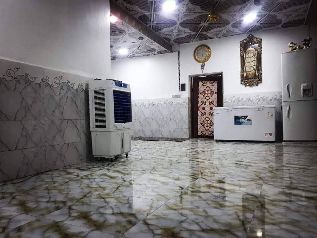 يوجد بيت🏘 ليجار   مساحه 215  شارع علكم ) (250
يتكون من 🚪غرفتين 🚪   🚪وستقبال  وهول جبير ومطبخ  🍝 2ومكشوفتين 

🛁ومغاسل 🚽  ) ويتكون من سراميك ومرمر وسقوف ثانويه 

*********** )
