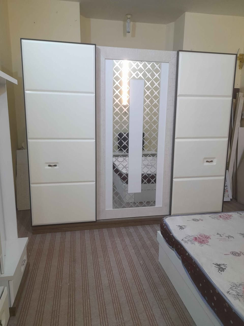 غرفة نوم تركي درجه اولا ٩ قطع عنوان الزبير 
للستفسار وتساب *********** الزبير, البصرة
