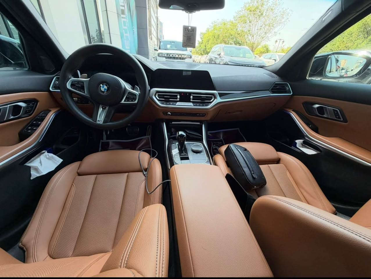للبيع BMW 330i 2022 
ماشية 29,000 مايل حقيقي
ضرر 3 قطع امامية وتعديل
M package بلادي
سعر 23,500$ ومجال
*********** دهوك, العراق
