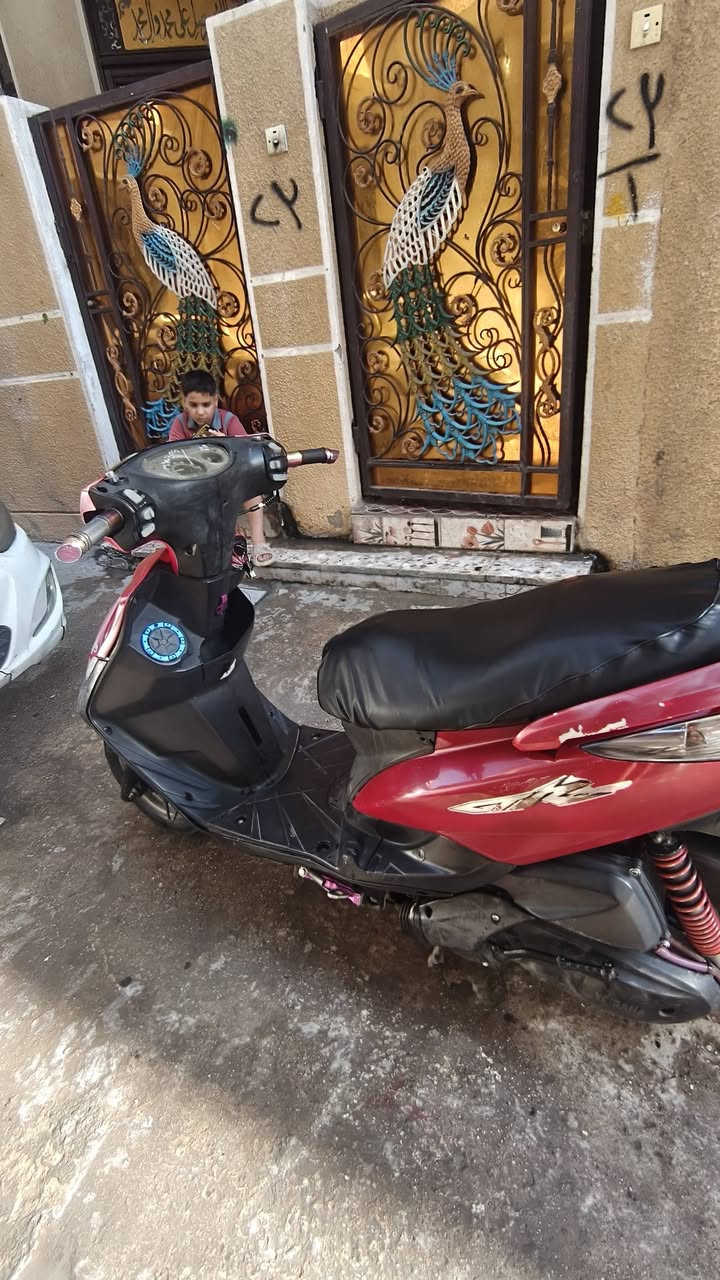 سلام عليكم دراجة ثعلب GTR دراجة كفالة عامة ما بيهة نقص مكينة ناعمة لا تبخير ولا تنقيص ما مفتوحة تاخذهة عل فحس السعر( 750 ) وبيهة مجال حك الجية العنوان بغداد الكريعات( *********** )
