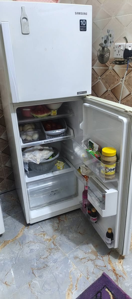 ثلاجه للبيع مكان فلوجه بجويله سعرها 100بيها مجال بسيط لتواصل اكثر اتصال ع رقم ‏‪***********‬‏
